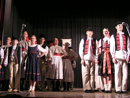 Spolo�n� �vod s pies�ou "TREN��N DOLINE�KA"