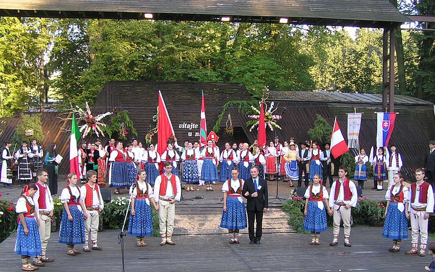 Z�vere�n� obraz nede�n�ho galaprogramu "V�tejte u n�s"