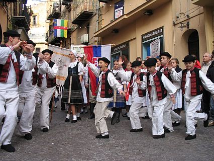 Spievod - od Via Atenea po Piazza Cavour v Agrigente