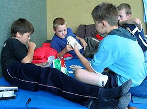 --- naiel sa as aj na "pohybovo"-spoloensk hry