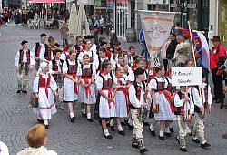 sprievod ulicami Saarbruckenu